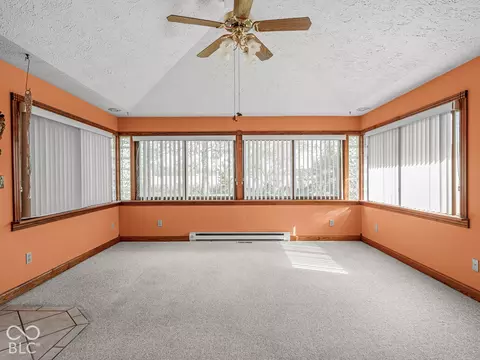 Living - 9008 Carriage Ln, Pendleton, IN 46064 photo 4 of 5