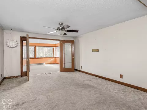 Living - 9008 Carriage Ln, Pendleton, IN 46064 photo 2 of 5