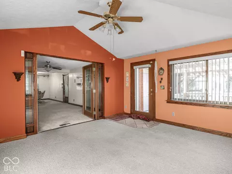 Living - 9008 Carriage Ln, Pendleton, IN 46064 photo 5 of 5