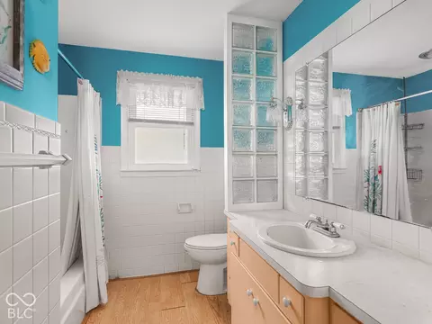 Bath - 9008 Carriage Ln, Pendleton, IN 46064 photo 2 of 2