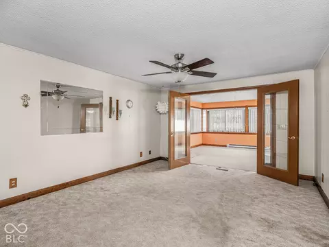 Living - 9008 Carriage Ln, Pendleton, IN 46064 photo 3 of 5