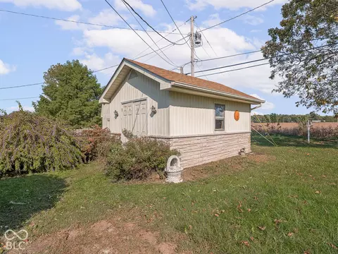 Exterior - 9008 Carriage Ln, Pendleton, IN 46064 photo 11 of 15
