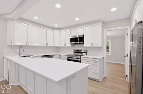 Kitchen - 11432 Rolling Ct, Carmel, IN 46033 photo 4 of 9