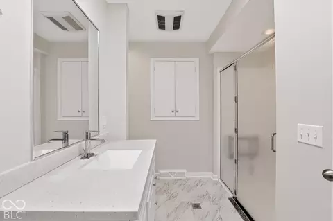 Bath - 11432 Rolling Ct, Carmel, IN 46033 photo 2 of 5