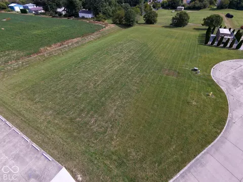 2560 Parkway Dr, Shelbyville, IN 46176
