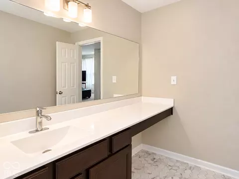 Bath - 8390 Juniper Ln, Pendleton, IN 46064 photo 4 of 5