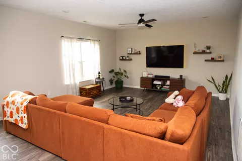 Living - 8390 Juniper Ln, Pendleton, IN 46064 photo 2 of 3
