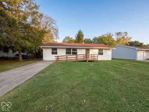 404 Brewer Dr, Greenwood, IN 46142