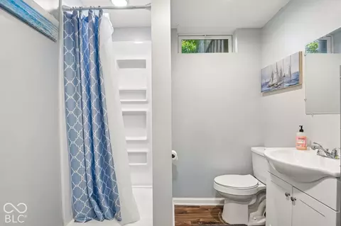 Bath - 332 Pickett St, Plainfield, IN 46168 photo 6 of 7