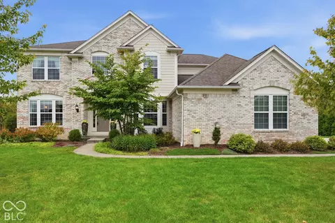 4824 S Cobblestone Dr, Zionsville, IN 46077