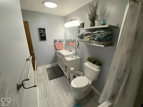 Bath - 558 S 2nd St, Upland, IN 46989 photo 3 of 7