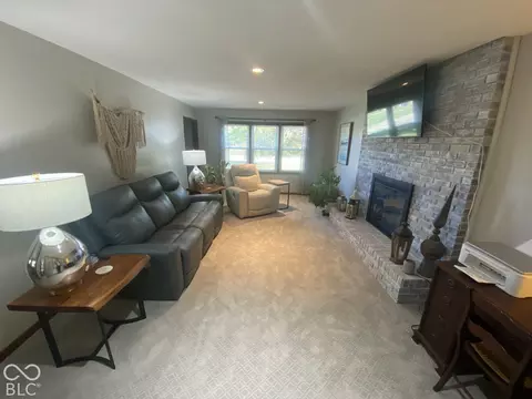 Living - 558 S 2nd St, Upland, IN 46989 photo 6 of 8