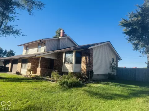 3960 Pineview Ln, Greenwood, IN 46142