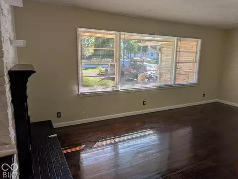 Living - 2060 E Thompson Rd, Indianapolis, IN 46227 photo 3 of 4