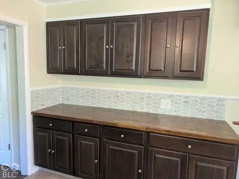 Kitchen - 2060 E Thompson Rd, Indianapolis, IN 46227 photo 2 of 3