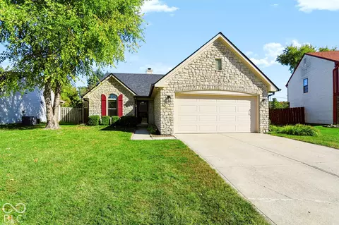 679 Redfox Ct S, Greenwood, IN 46142
