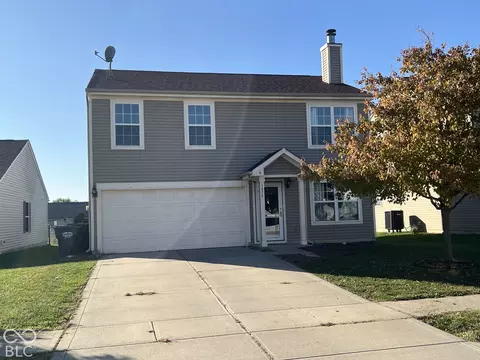 1476 Pencross Ln, Greenwood, IN 46143