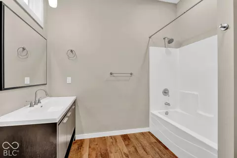 Bath - 1502 Union St, Columbus, IN 47201 photo 2 of 2