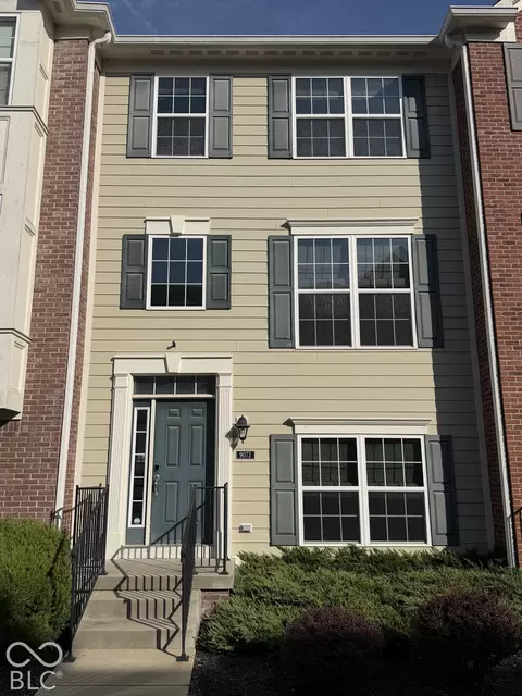 9073 Demarest Dr, Fishers, IN 46038