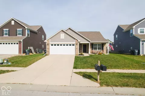 808 Coralberry Ln, Greenwood, IN 46143