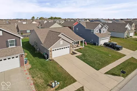 808 Coralberry Ln, Greenwood, IN 46143