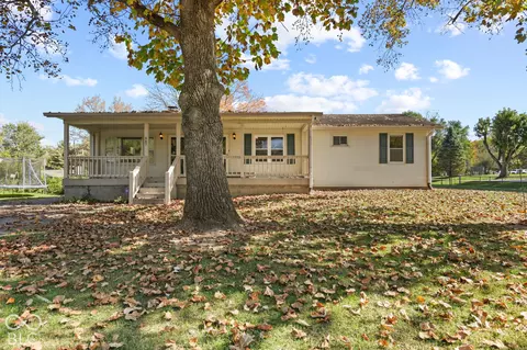 887 Vernon Dr, Greenwood, IN 46143