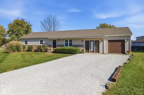 2854 S Oakland Dr, Shelbyville, IN 46176