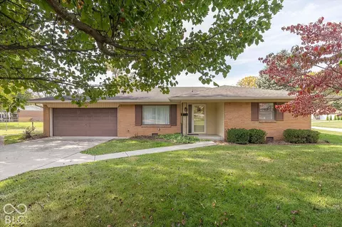1040 Lawndale Dr, Greenwood, IN 46142