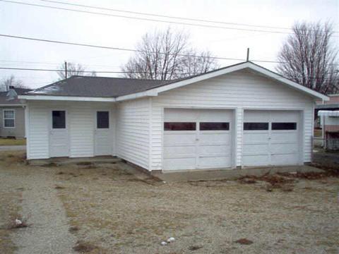112 Mcclellan St, Windfall, IN 46076 photo 3