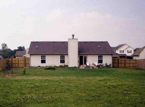 141 Canterbury Rd, Pendleton, IN 46064 photo 2