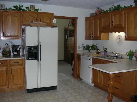 8756 Surrey Dr, Pendleton, IN 46064 photo 2