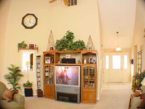 221 Lucky Ln, Pendleton, IN 46064 photo 2
