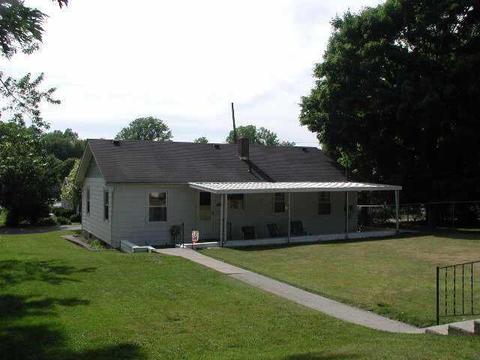 223 Jefferson St, Pendleton, IN 46064 photo 2