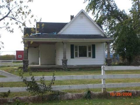 715 Doggett St, Windfall, IN 46076 photo 1