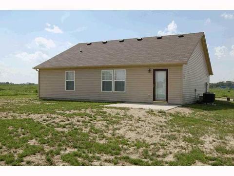1589 Maplewood Ln, Pendleton, IN 46064 photo 2