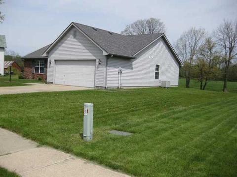 156 Oxford Ave, Pendleton, IN 46064 photo 2