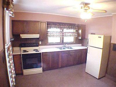 427 E Arnold, Bluffton, IN 46714 photo 4