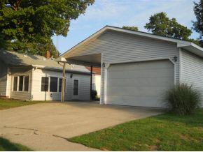 627 N Walnut St, Plymouth, IN 46563 photo 3