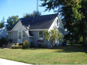725 Thayer St, Plymouth, IN 46563 photo 2