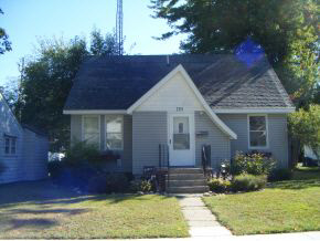 725 Thayer St, Plymouth, IN 46563 photo 1