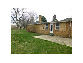 317 S Bowen Ave, Bremen, IN 46506 photo 2