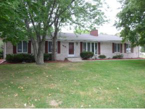 1819 Edgefield Ln, Mishawaka, IN 46544 photo 1