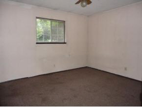 1104 E Washington St, Knox, IN 46534 photo 5