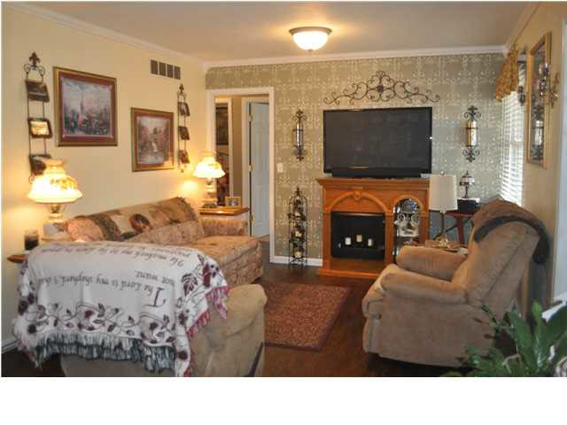 203 Spruce Ln, Dale, IN 47523 photo 3