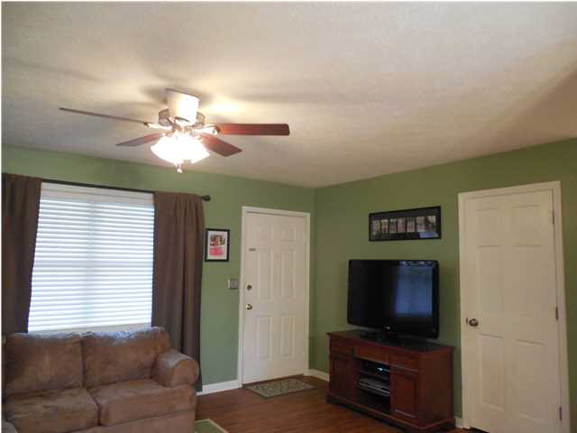 512 N Ohio St, Chandler, IN 47610 photo 2