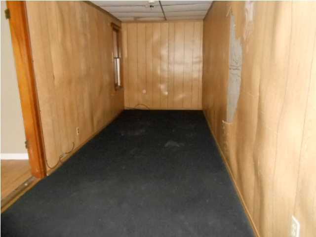 641 E Main St, Elnora, IN 47529 photo 2