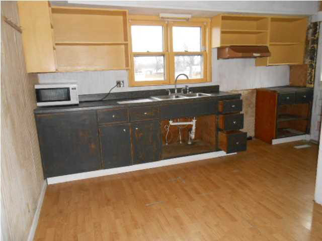 641 E Main St, Elnora, IN 47529 photo 8