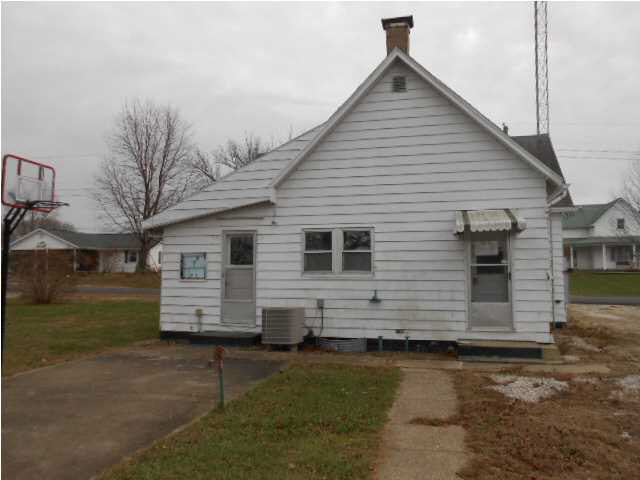 641 E Main St, Elnora, IN 47529 photo 1