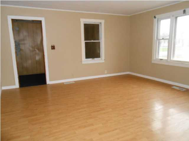 641 E Main St, Elnora, IN 47529 photo 5