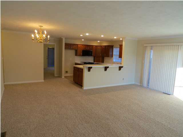417 Hollybush Ln, Evansville, IN 47715 photo 2